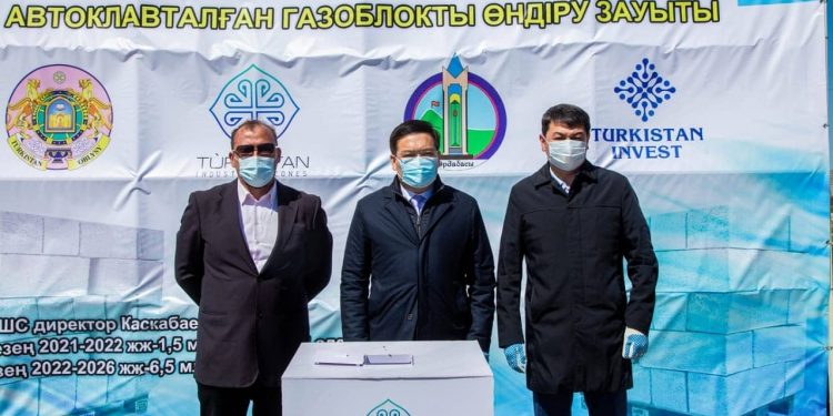 Түркістан: Ордабасы ауданында бетон шығаратын зауыттың іргетасы қаланды 