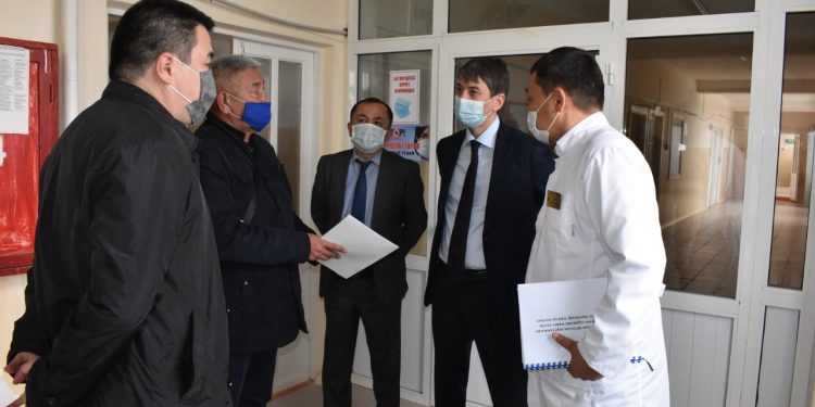 Түркістан облысы әкімінің орынбасары өңірдегі вакцинациялау барысымен танысты