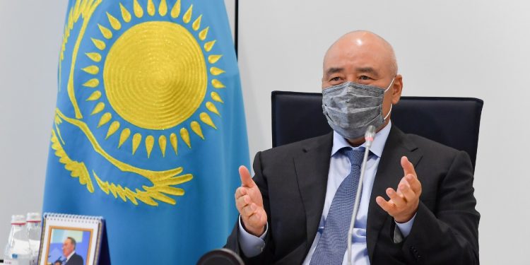 Өмірзақ Шөкеев түркістандықтарды онлайн қабылдады