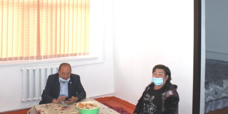 Нұротандық депутаттар баспанасын өрт шалған тұрғынның үйін жөндеп берді