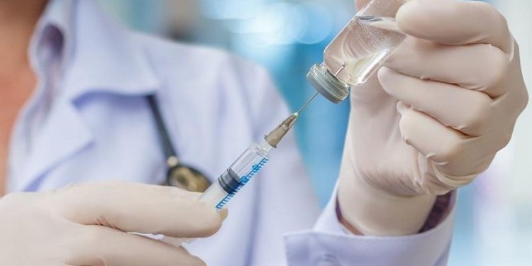 Қазақстанда қыркүйекте 10 млн адамға вакцина салу аяқталады