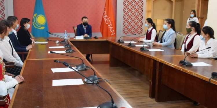 Түркістандық 13 оқушы «Елбасы медалімен» марапатталды