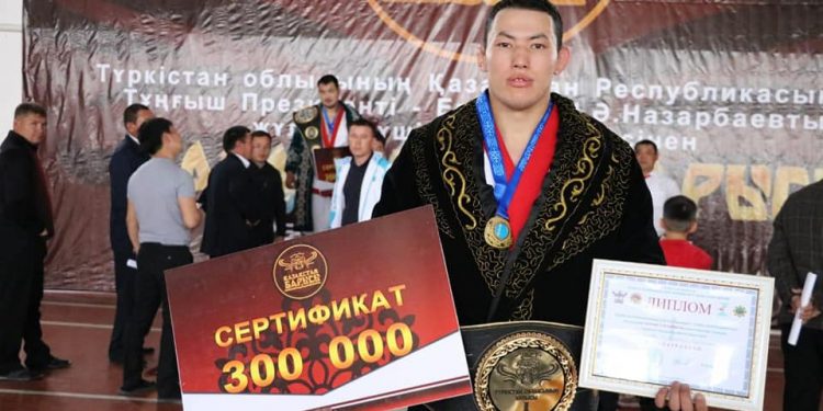 Түркістан қаласының балуаны Айдарбек Тоқтарбек бас жүлдеге ие болды