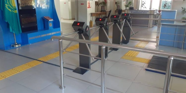 Шымкент мектептерінде адам келбетін танитын ақылды турникеттер орнатылуда