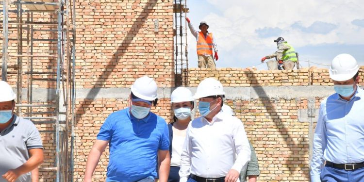 Шымкент әкімі мектеп құрылысымен танысты