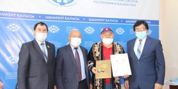 Шымкентте мәдениет және өнер қызметкерлеріне құрмет көрсетілді