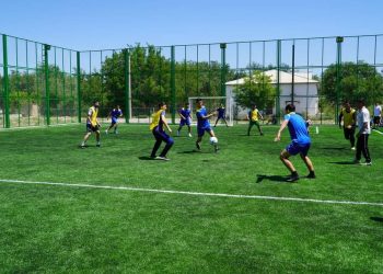 Бәйдібек: Депутат футбол алаңын салып берді