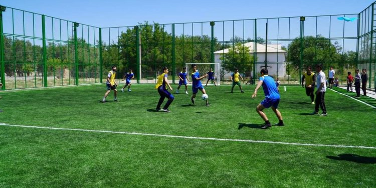 Бәйдібек: Депутат футбол алаңын салып берді