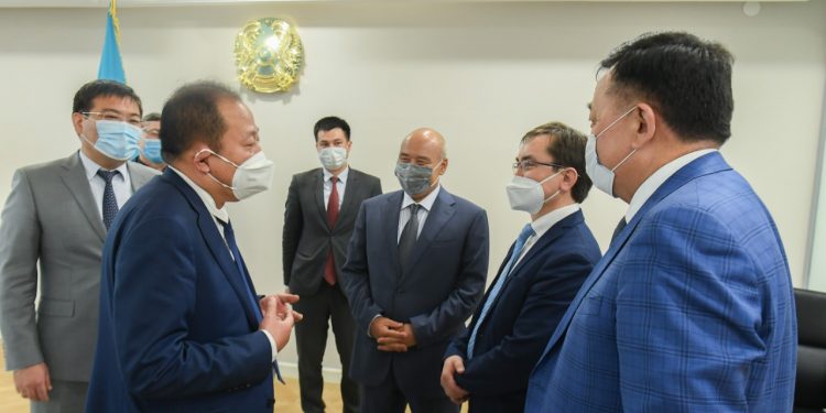 Қытай инвесторлары Түркістан облысында екі зауыт салмақ