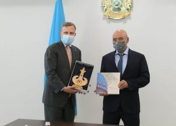 Өмірзақ Шөкеев АҚШ-тың бас консулымен кездесті