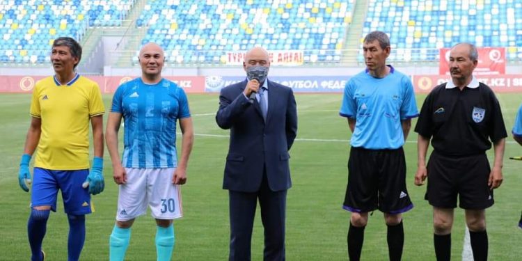 Түркістанда футболдан ардагерлер арасында достық кездесу өтті