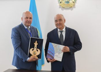 Өмірзақ Шөкеев Тәжікстан елшісін қабылдады