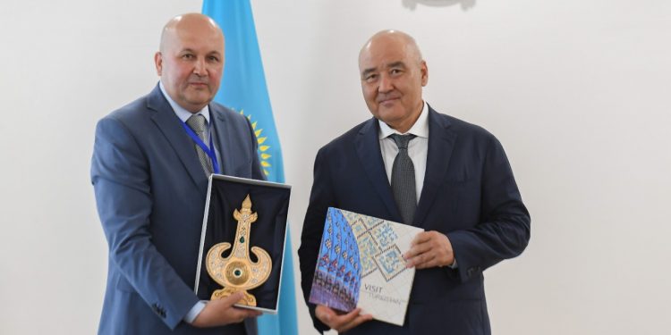 Өмірзақ Шөкеев Тәжікстан елшісін қабылдады