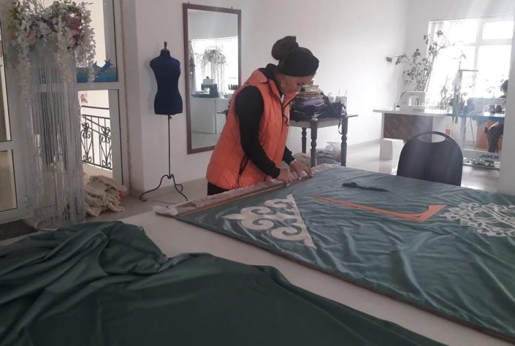 Түркістан: Төлебилік тұрғын мемлекеттің қолдауымен тігін шеберханасын ашты