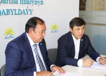 Облыстық мәслихат хатшысы мен фракция жетекшісі қоғамдық қабылдау өткізді