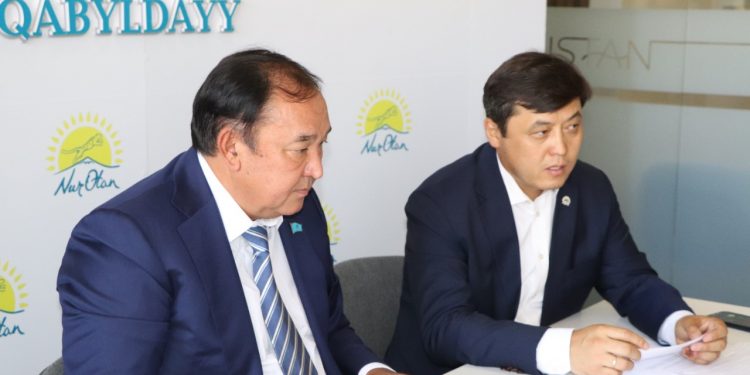 Облыстық мәслихат хатшысы мен фракция жетекшісі қоғамдық қабылдау өткізді