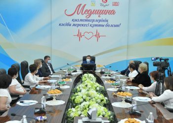 Шымкентте медицина қызметкерлері марапатталды