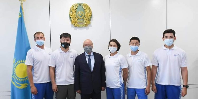 Өмірзақ Шөкеев Токио олимпиадасына қатысатын спортшыларға жеңіс тіледі