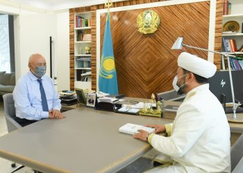 Түркістан облысының әкімі бас мүфтимен кездесті