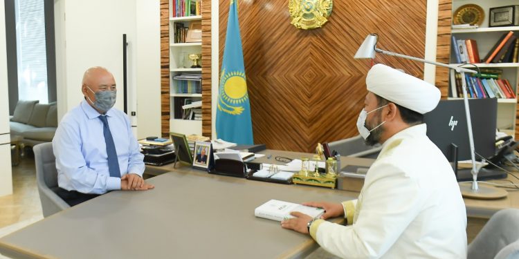 Түркістан облысының әкімі бас мүфтимен кездесті