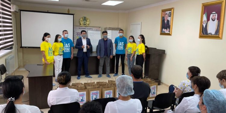 Шымкентте «Дәрігерлерді ардақтайық!» акциясы ұйымдастырылды