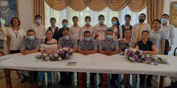 Шымкентте әскери полицейлер Мемлекеттік рәміздер күнін атап өтті