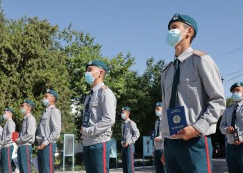 Шымкент : «Жас ұлан» мектебінің ұстаздары түлектерге сәт- сапар тіледі