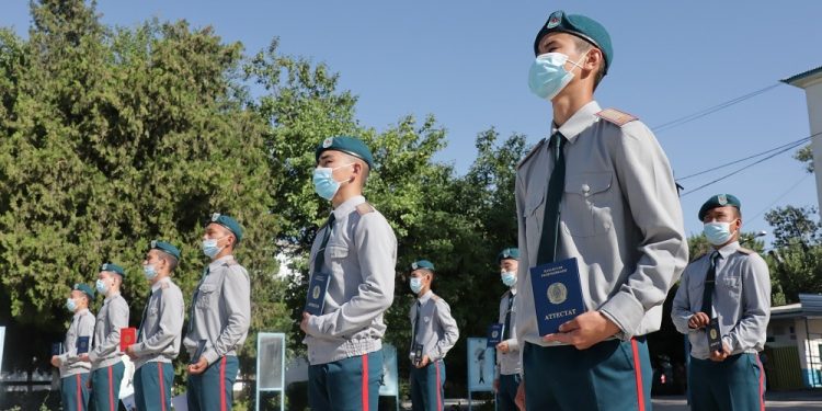 Шымкент : «Жас ұлан» мектебінің ұстаздары түлектерге сәт- сапар тіледі