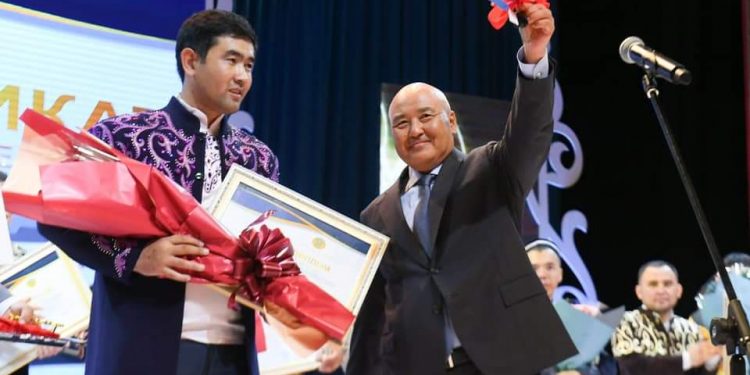 Түркістандық айтыскер темір тұлпар мінді