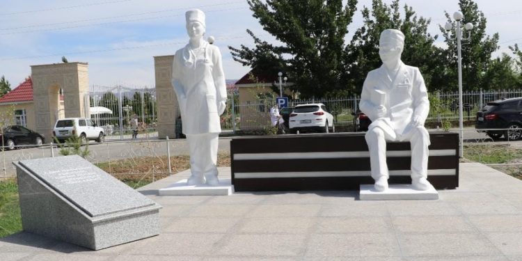Түркістан: Түлкібас ауданында «Дәрігерлер аллеясы» ашылды