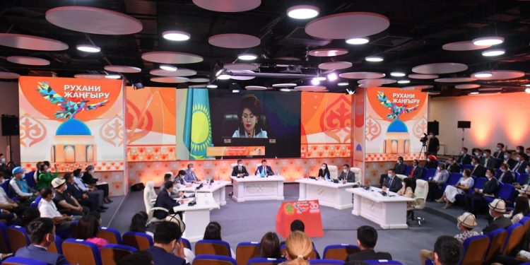 «Түркістан — түркі әлемінің бесігі» атты түркі елдерінің жастар саммитінің пленарлық отырысы өтті