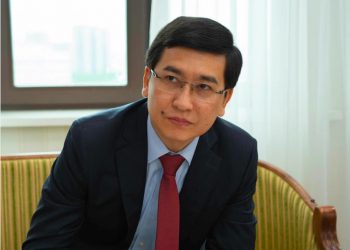 Асхат Аймағамбетов қазақстандық ұстаздарға хат жазды
