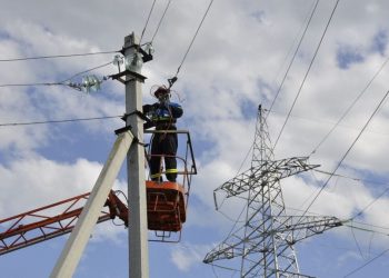 Қайнарбұлақ елдімекенінде электр бағаналары орнатылуда