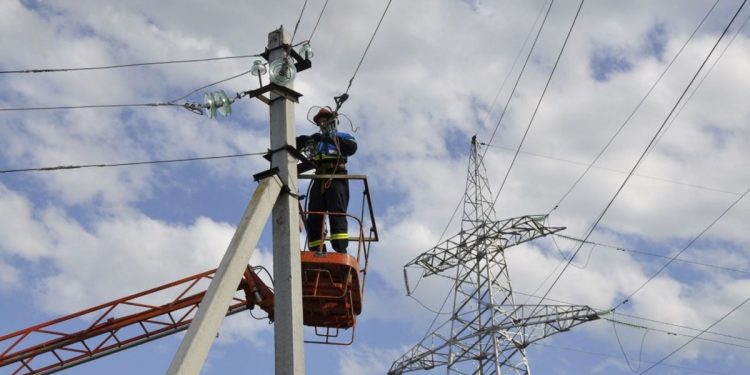 Қайнарбұлақ елдімекенінде электр бағаналары орнатылуда