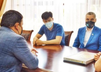 Түркістан әкімі Токио олимпиадасына қатысатын спортшыға сәттілік тіледі