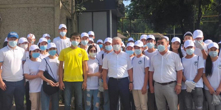 Шымкент: «Жасыл ел» еңбек жасақтары Aбай ауданында сенбілік ұйымдастырды
