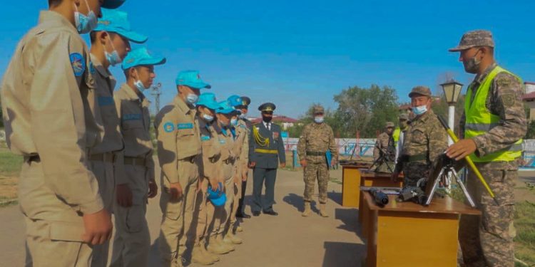 Жас сарбаздар Арыс қаласындағы әскери бөліммен танысты