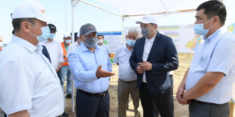 Өмірзақ Шөкеев шаруалармен түйткілді мәселелерді талқылады