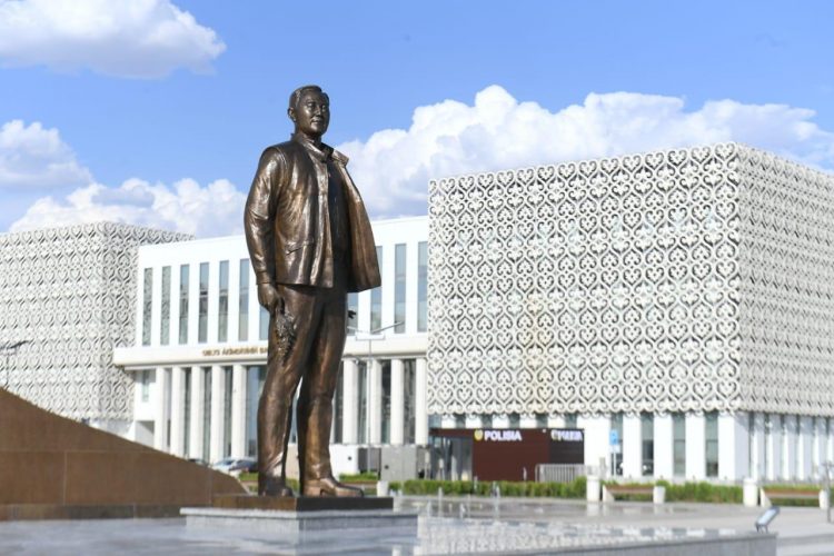 Түркістанда Елбасы Н.Назарбаевқа ескерткіш қойылды