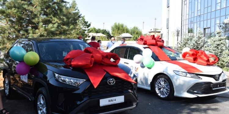Шымкент: Олимпиада ойындарының жүлдегерлеріне автокөлік сыйлады