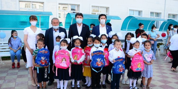 Шымкентте «Мектепке жол» акциясы жалғасын табуда