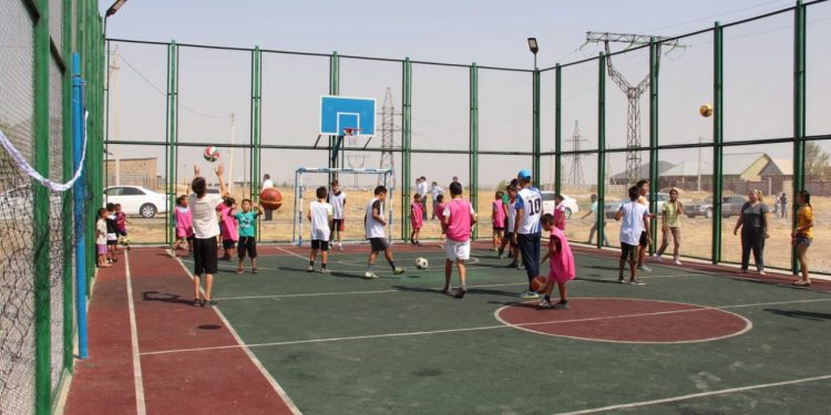 Елде болса, ерінге тиеді