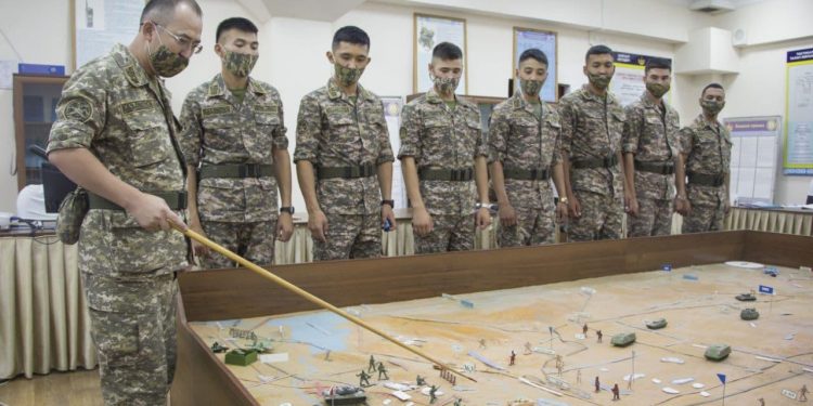 Шымкент гарнизонының қатары жас офицерлермен толықты