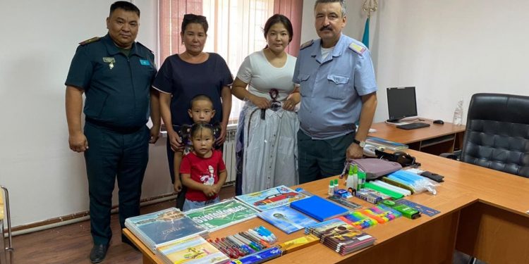 Түркістандық әскерилер «Мектепке жол» акциясына өз үлестерін қосты