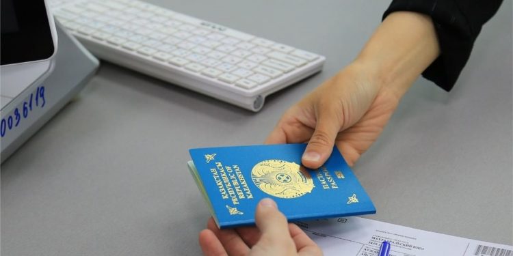 Шымкент: ХҚО-да төлқұжатты немесе куәлікті ресімдеуді QR-код көмегімен төлеуге болады