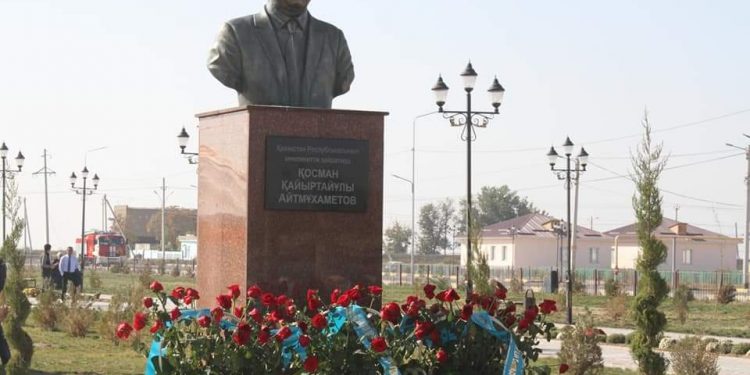 Мақтааралда Қосман Айтмұхаметовтің ескерткіш-бюсті ашылды