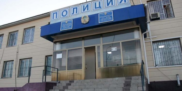 Түркістан облысының полицейлері жалған вакцина құжатын жасады деген күдікпен 2 аурухана қызметкерін анықтады