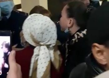 Ашынған халық Шымкент қаласы әкімдігіне басып кірді