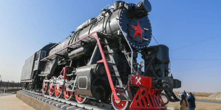 Арыста теміржолшылардың құрметіне ескерткіш орнатылды