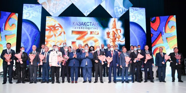 Қырымбек Көшербаев Түркістандықтарды Тәуелсіздік мерекесімен құттықтады